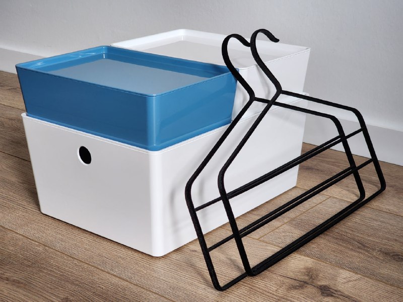 Корзина KNIPSA, коробки KUGGIS, плечики STRYKIS 3