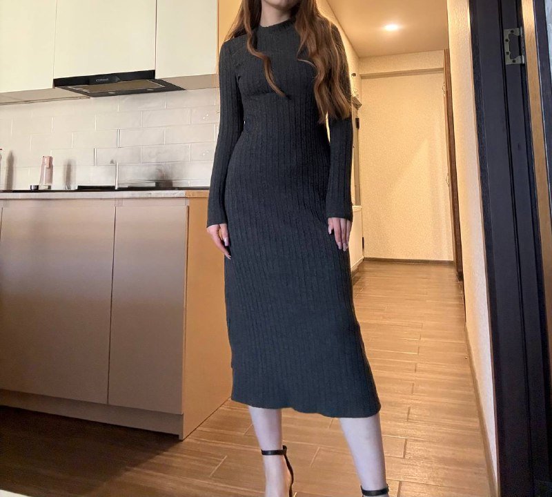 Серое платье ниже колен размер S 36