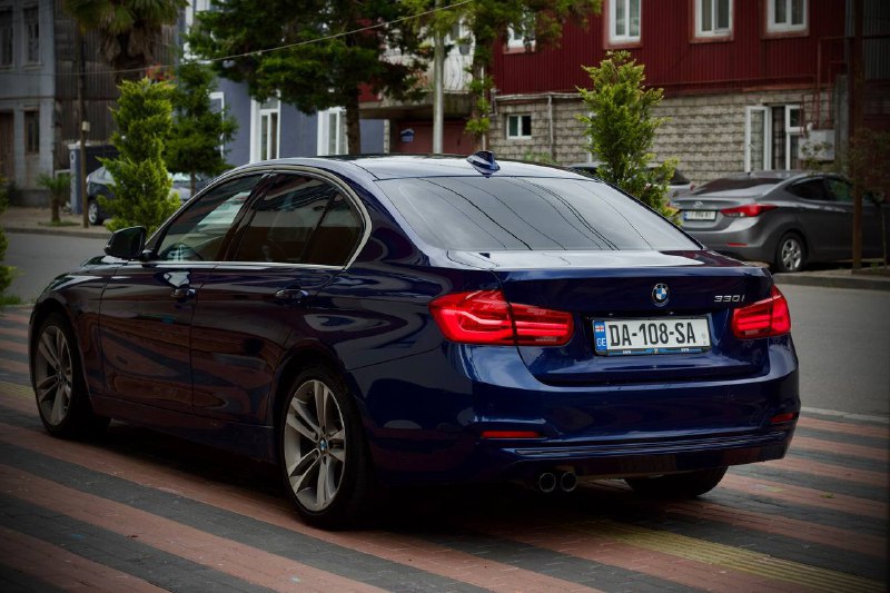 BMW 330i F30 2016 бензин 252 л.с. седан автомат 4