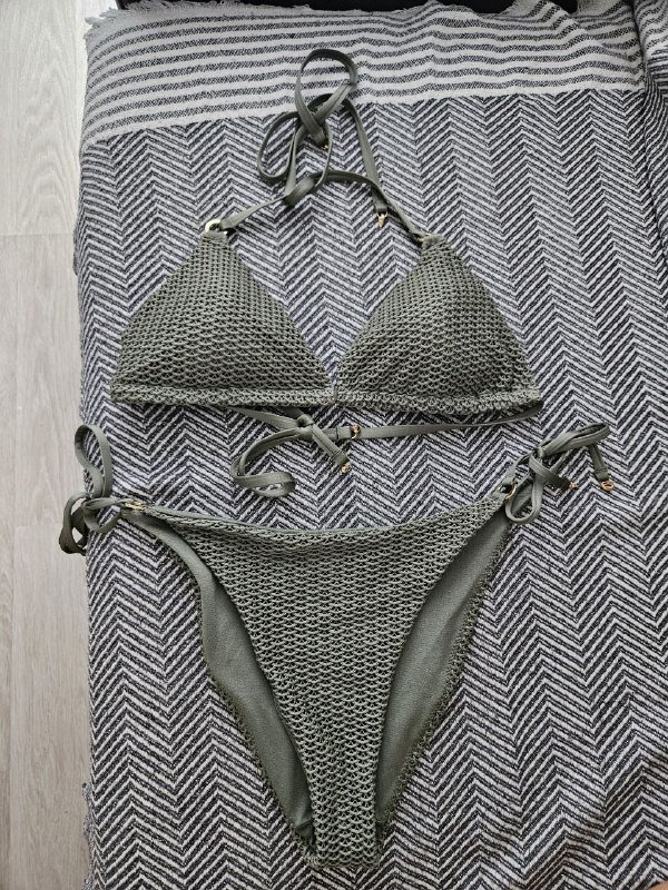 Два купальника женских