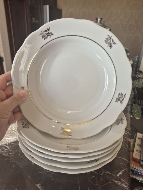 6 plates for sale