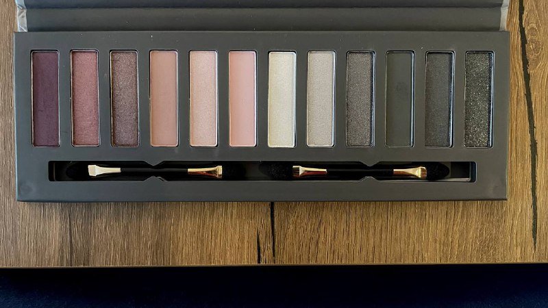 Палетка теней для век Летуаль с зеркалом 12 цветов