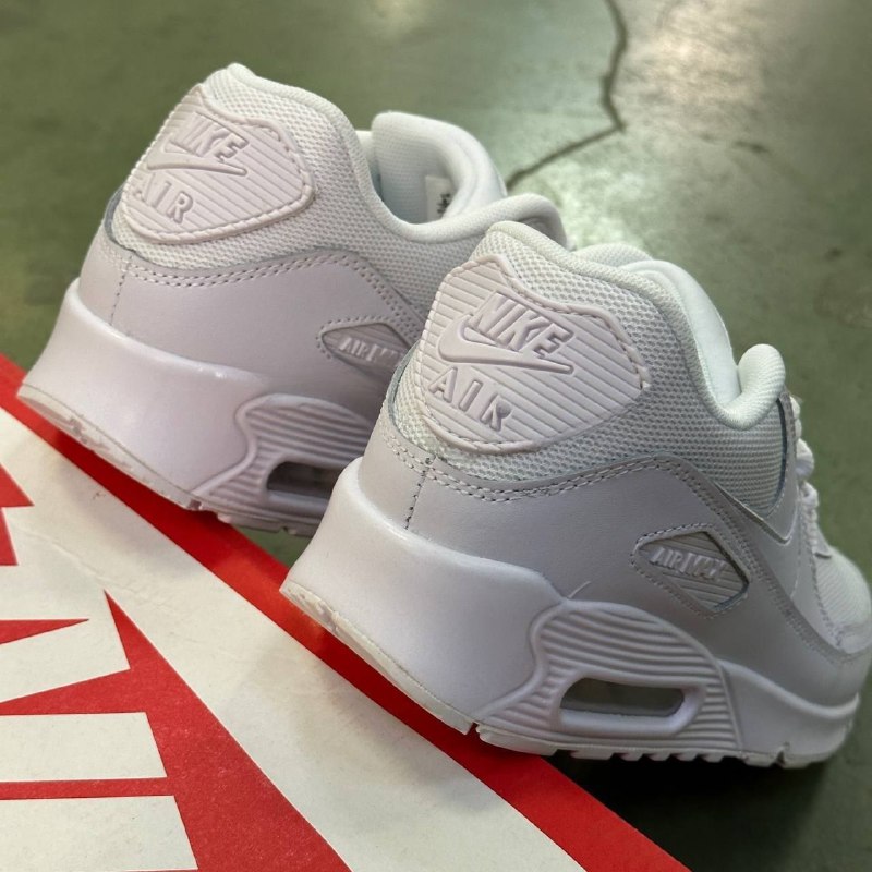 Абсолютно новые кроссовки Nike 5