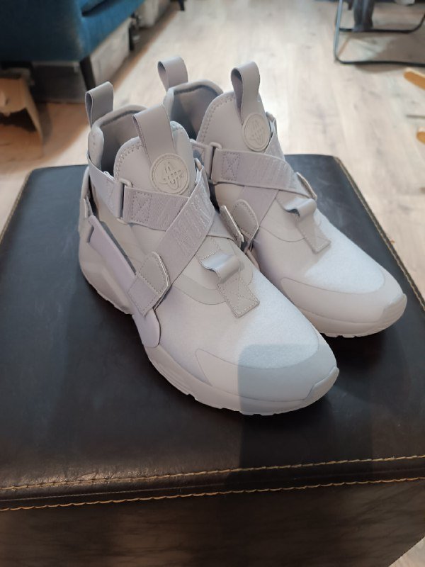 Балетки Caprice, Лоферы Respect, Туфли Högl, Кроссовки Nike Huarache City 7