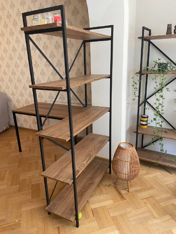 Стол, стеллаж, матрас, тюль 3