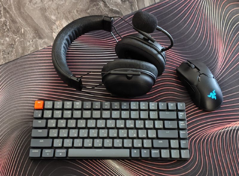 ПК, монитор, клавиатура, мышь, наушники, микрофон, кресло