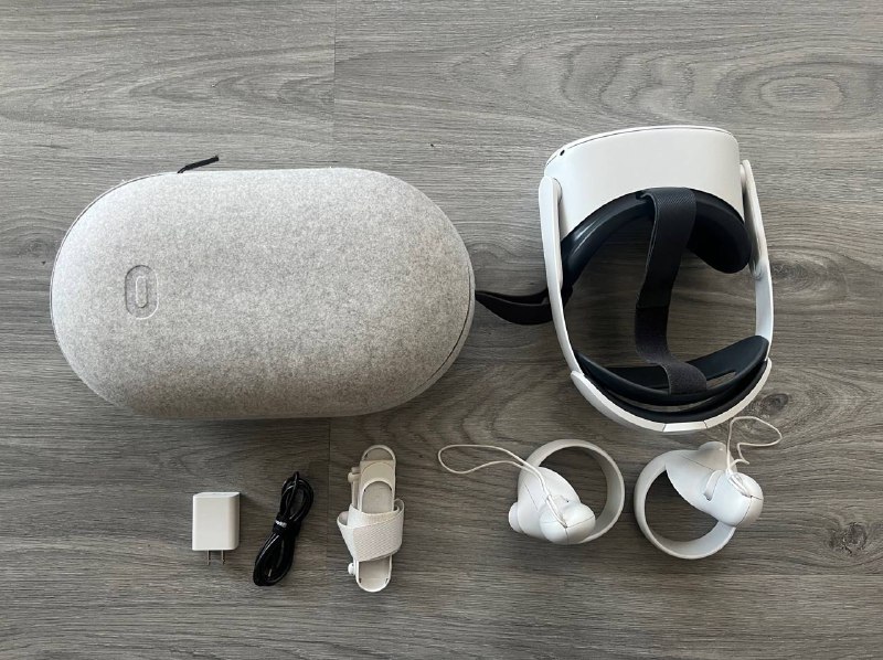 Oculus Quest 2 256GB, with accessories