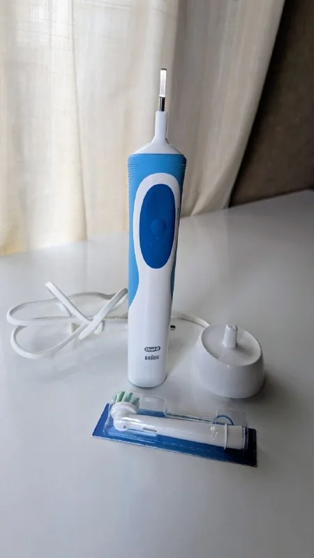 Электрическая зубная щётка Braun Oral-B 1