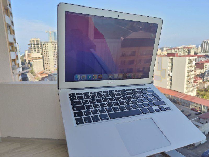 MacBook Air 13" 2017 A1466, 128GB SSD, macOS Monterey 3