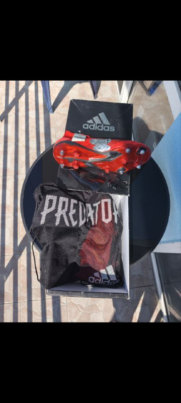 Бутсы красные футбольные Adidas Predator 2