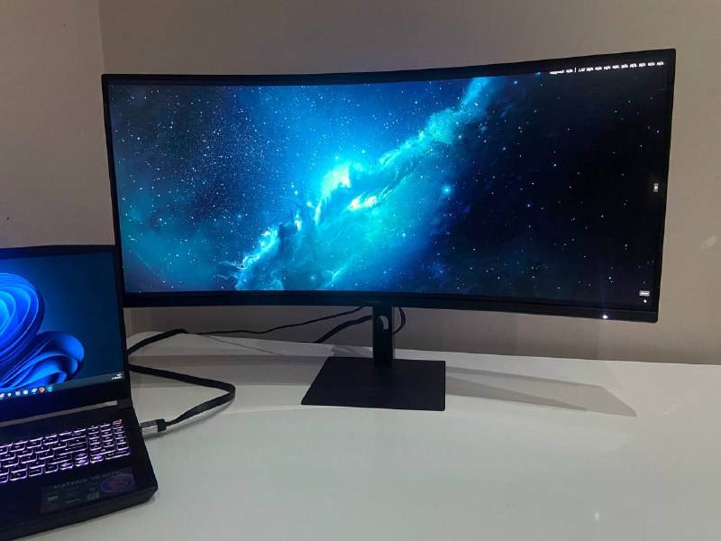 Xiaomi Curved Gaming Monitor G34WQi, стол, 2 стула