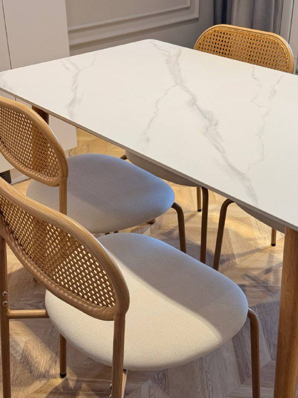 Обеденный стол со стульями 2