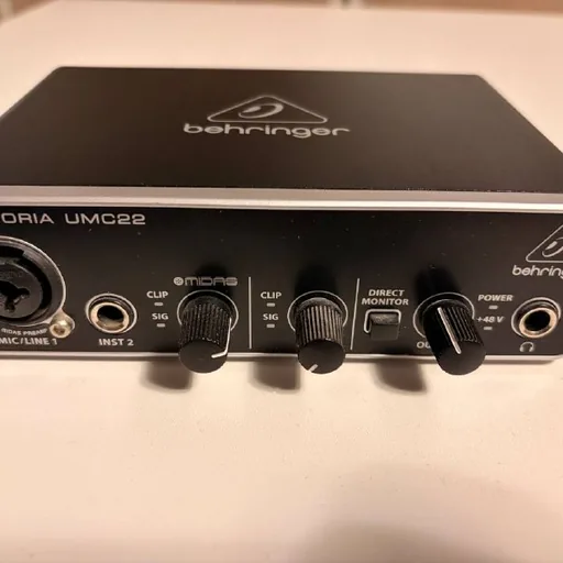 Звуковая карта Behringer UMC22