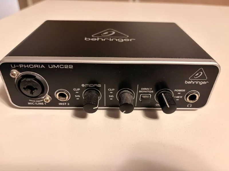 Звуковая карта Behringer UMC22 1
