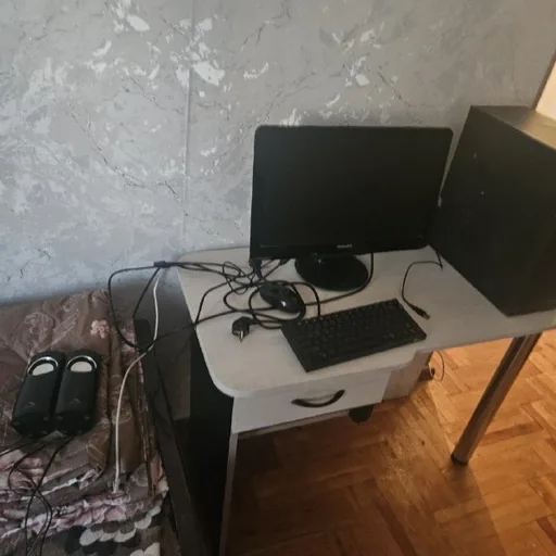 Компьютер, монитор, мышка, динамики, клавиатура