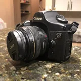 Canon EOS 5D с объективом 50mm 1.4 1