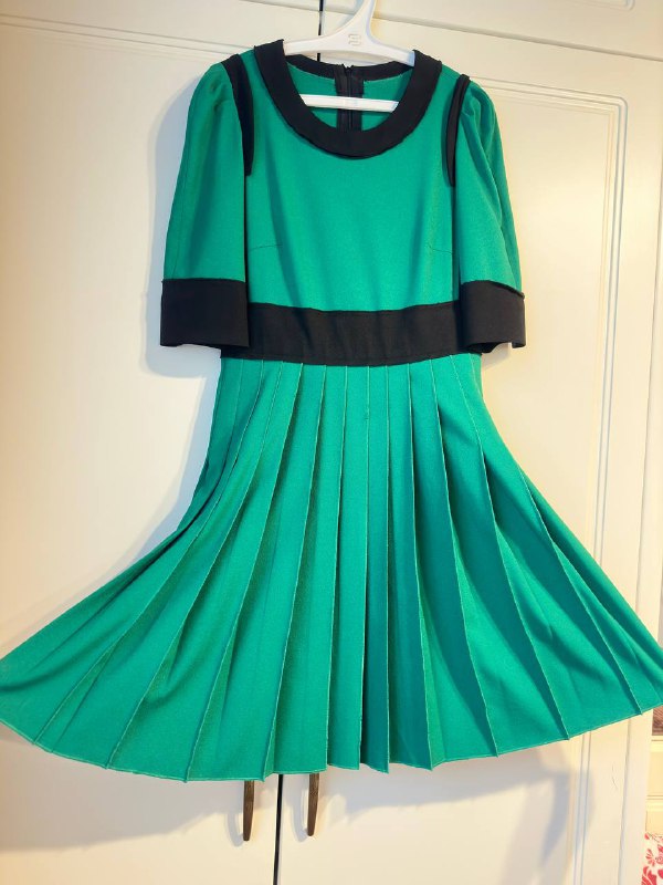 Красивое платье, размер С, состояние нового 2