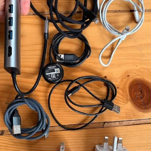 USB-C хаб, беспроводная зарядка Samsung, кабели, зарядки