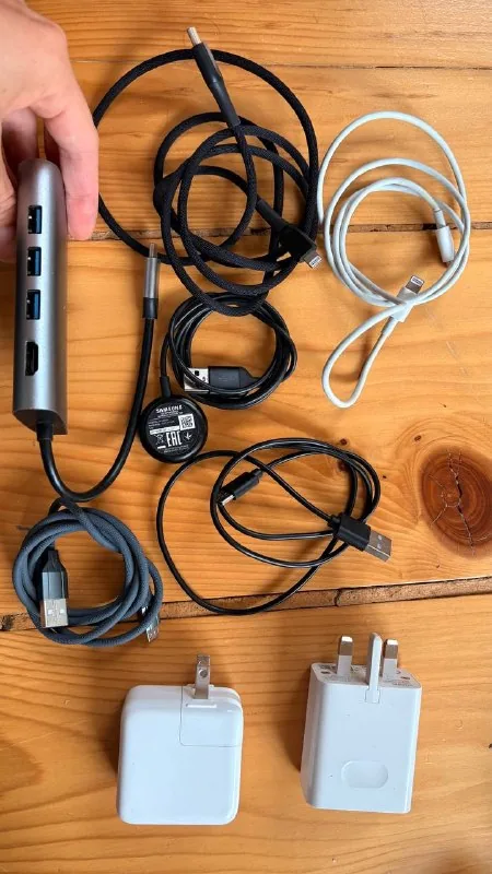 USB-C хаб, беспроводная зарядка Samsung, кабели, зарядки