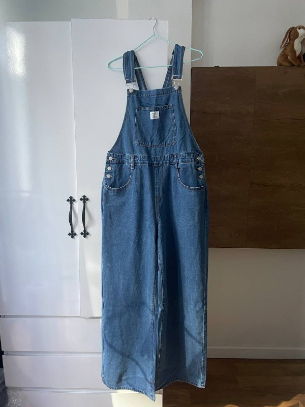 Женский джинсовый комбинезон размер L