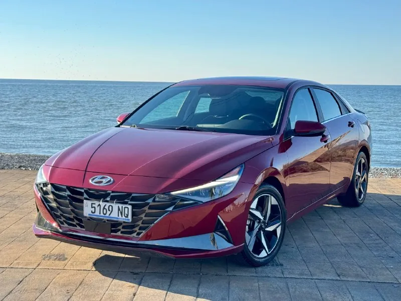 Hyundai Elantra Limited 2023 1