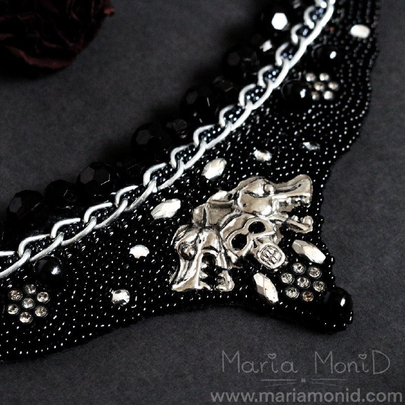 Колье ручной работы Череп с собаками 3