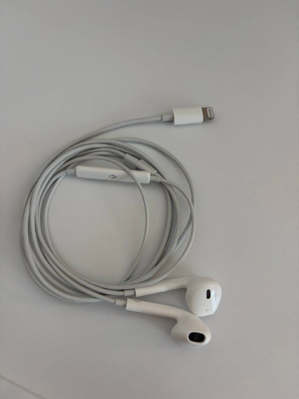 EarPods Lightning оригинальные, кабели usb a-lightning и type-c-lightning