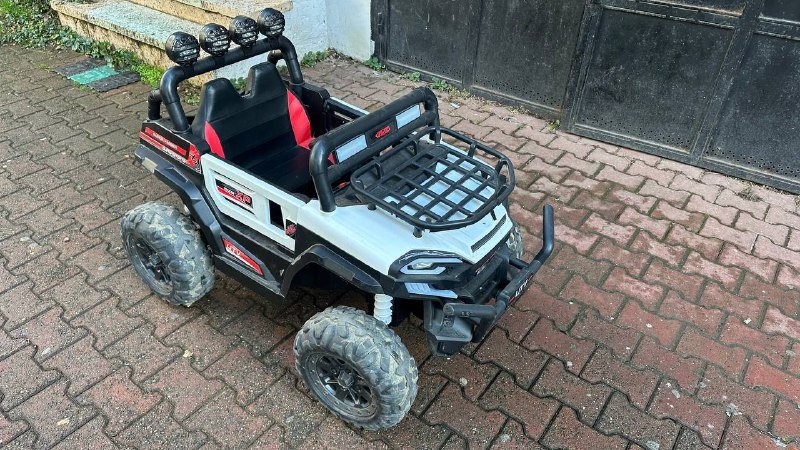 Машина на аккумуляторе для детей