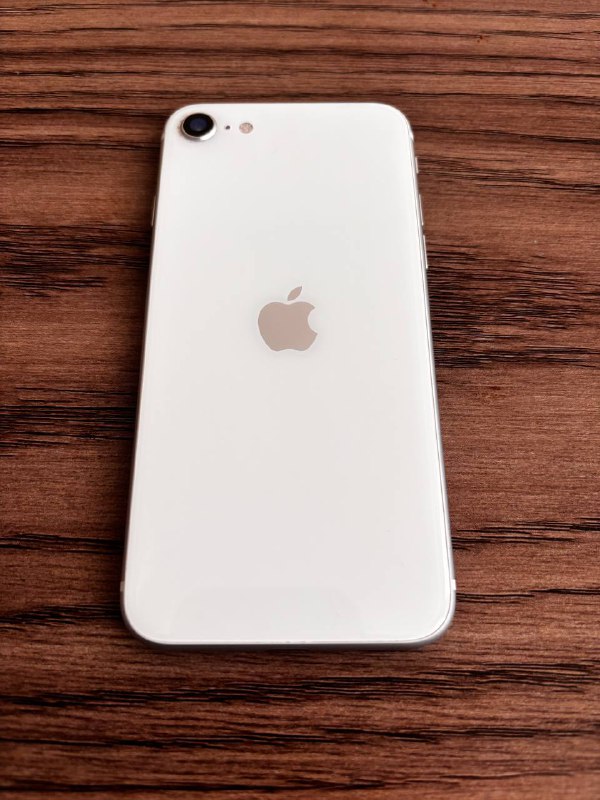 Белый iPhone SE2020 128GB с чехлом и проводом 2