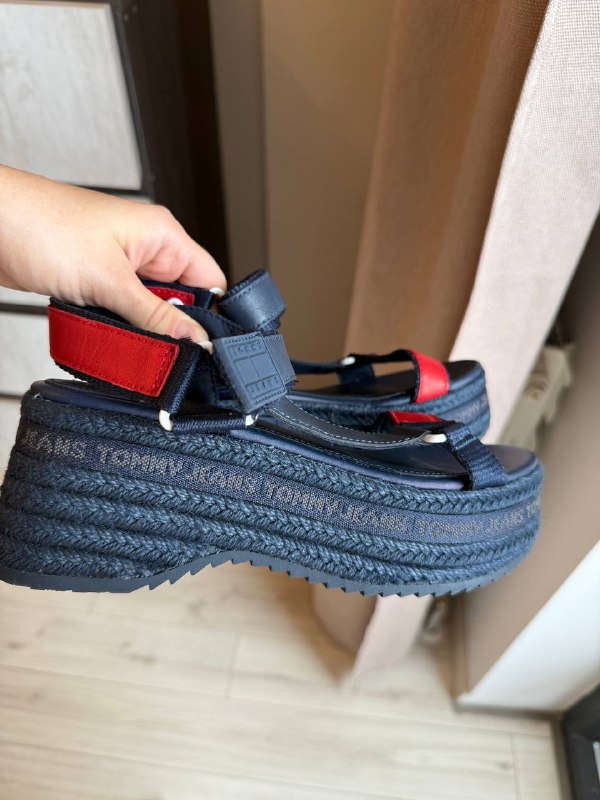 Crocs, Philips браш, дом для кота/собаки, босоножки Tommy, шлепки Tom Tailor, шорты Calvin Klein, наушники Apple air pods 5