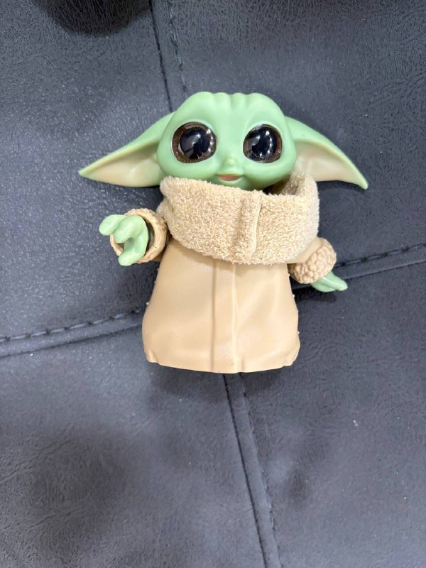 Игрушки: скейт, фигурка Йода, чемодан, плюшевые игрушки 6