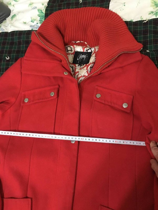 Красное женское пальто 46 размера