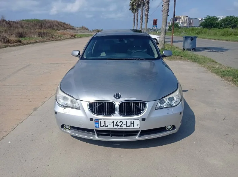 BMW 5 Series E60 1