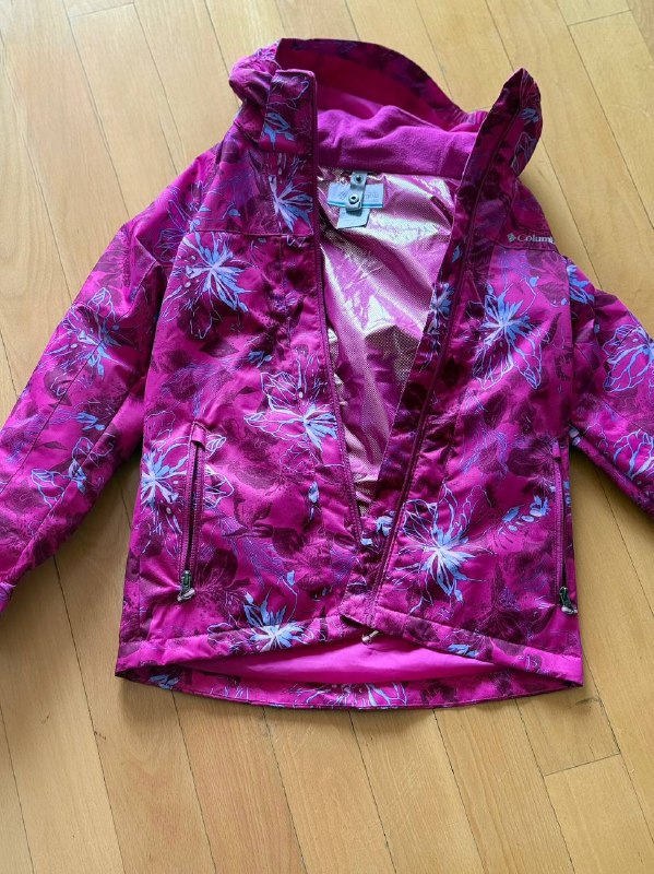 Куртка Columbia, Рюкзак Northface, Полки угловой Ikea