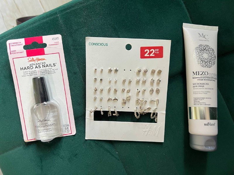 укрепляющий лак для ногтей, маска для лица Mezo, набор бижутерии H&M