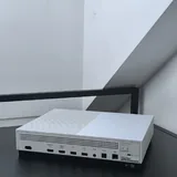 Xbox One S с джойстиком и проводами 3