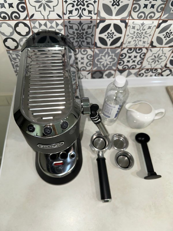 Рожковая кофеварка Delonghi EC685 2