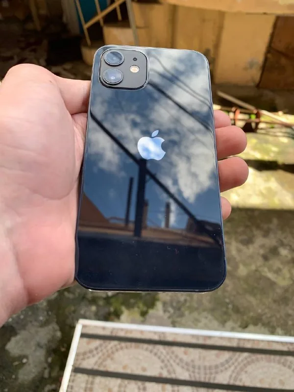 iPhone 12 Black 64GB 1