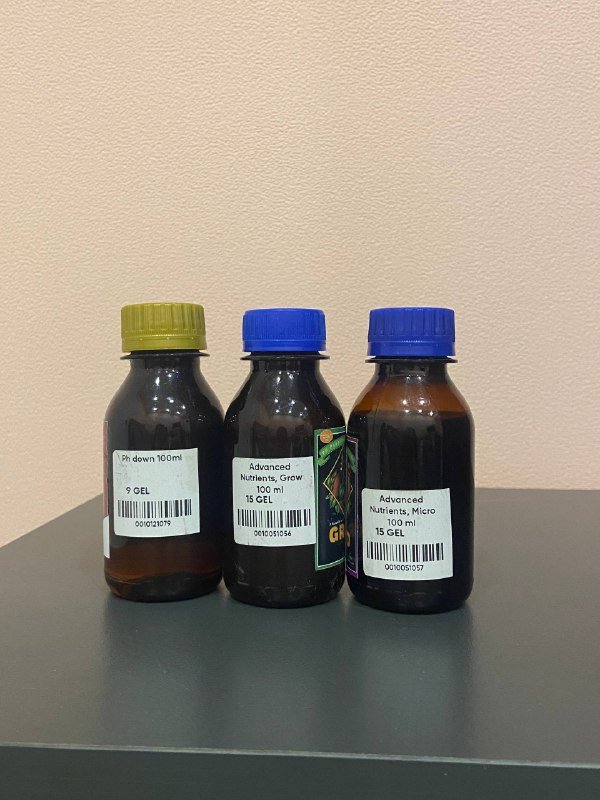 PH down, Advanced Nutrients Micro, Grow 2