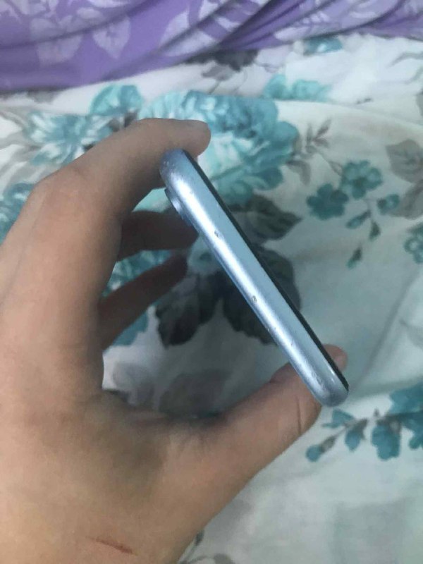 iPhone со сломанной задней камерой и батареей 75% экран оригинал 4