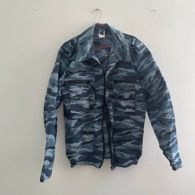 кресло игровое, подушки, пальто, обувь, меч катана, камуфляжная форма, тейп 7