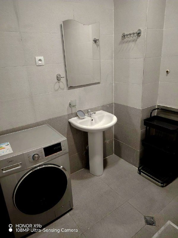 3-комнатная квартира с 2 спальнями в Батуми, аренда 10