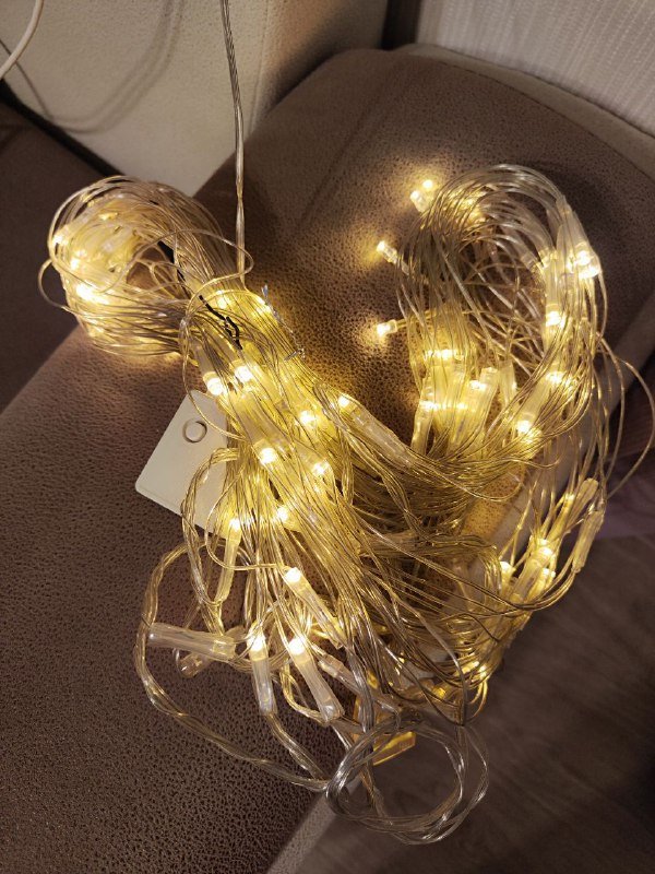 новогодние украшения и гирлянды