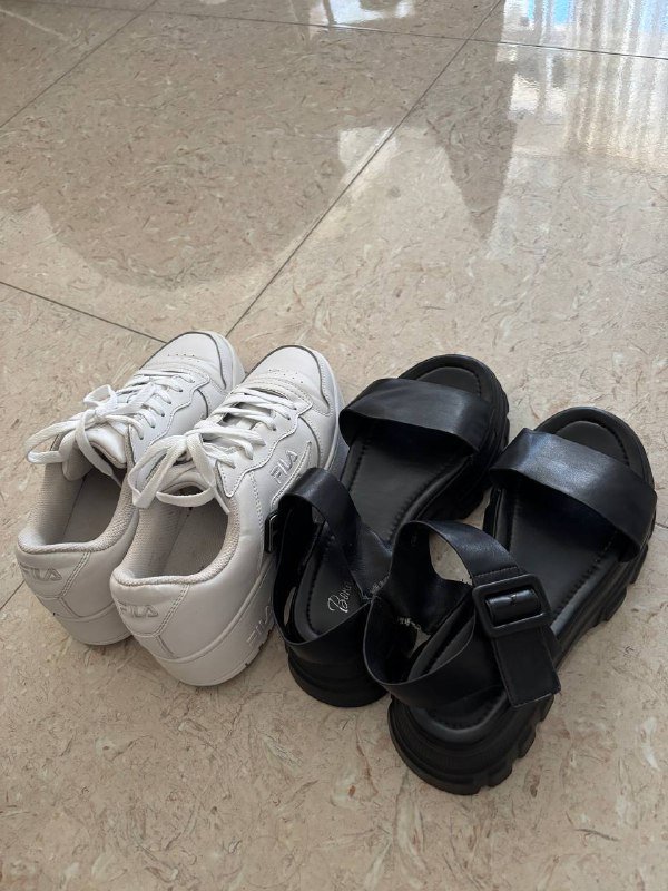 Белые кроссовки FILA и чёрные сандалии размер 38