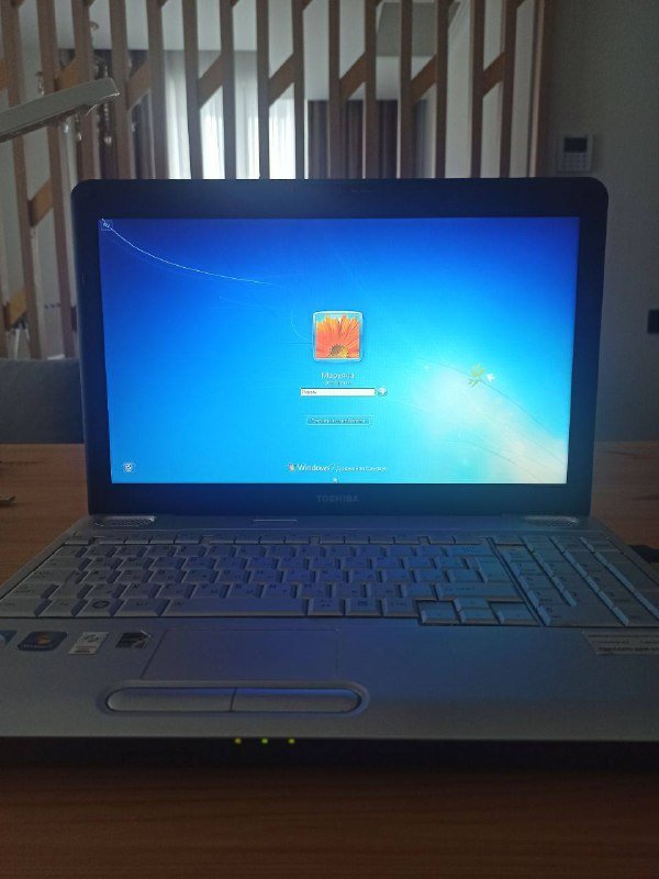 Ноутбук Toshiba Satellite L500-1UG с DVD-приводом 3