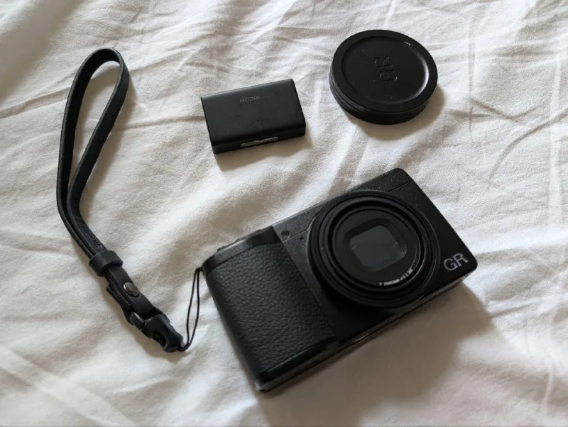 Камера Ricoh GR IV, вспышка Ricoh GF-2 1