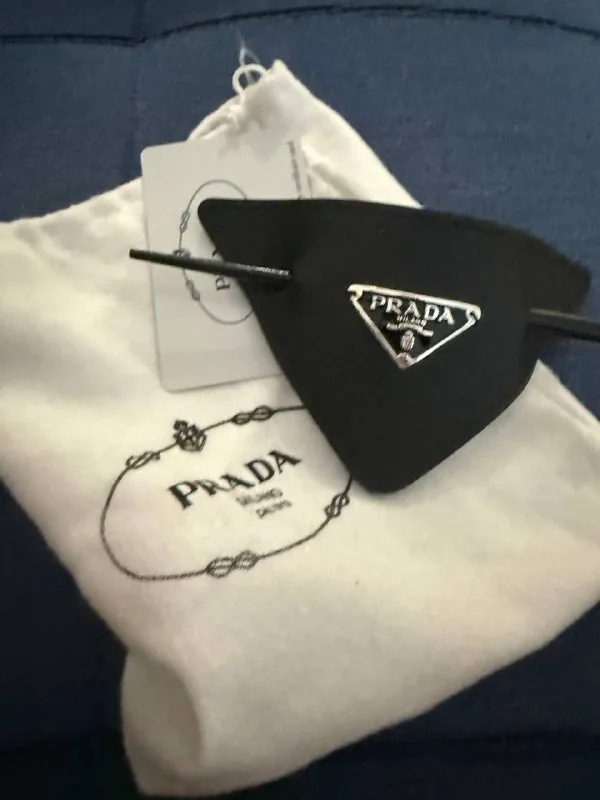 Заколка для волос Prada 1