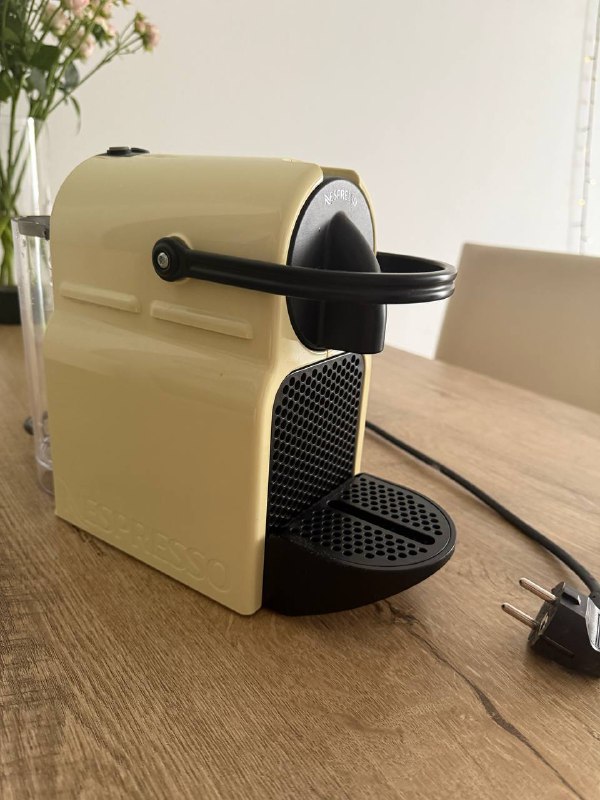 Кофе-машина капсульная DeLonghi Nespresso