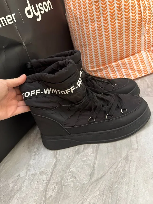 დათბუნებული ქალის Off-White-ის ჩექმები, ზომა 39