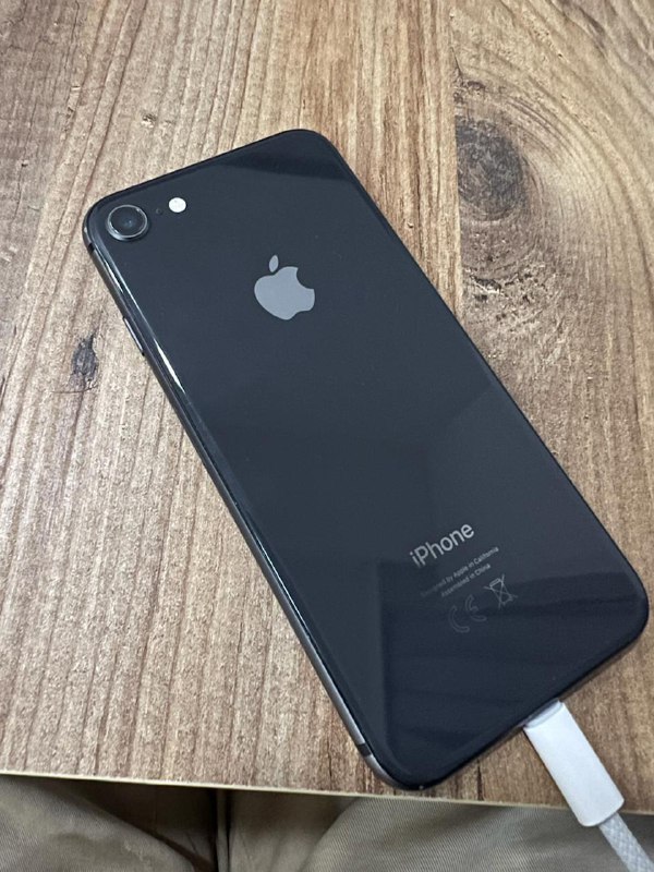 Apple iMac 24’’, iPhone 8, iPhone 14, Lenovo Monitor 4